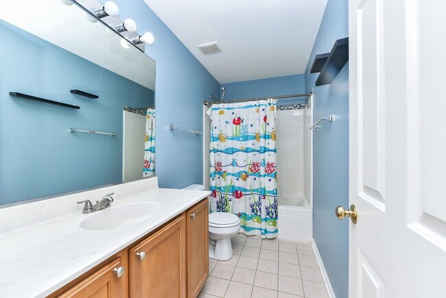 Building Photo - 554 Declaration Ln