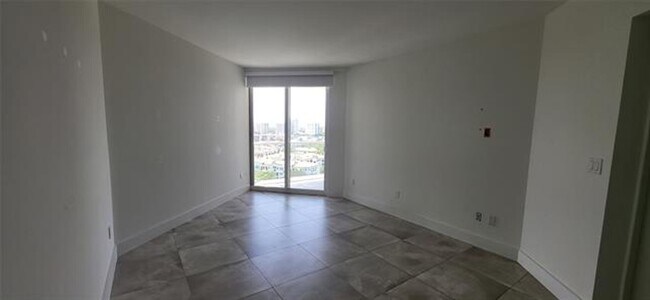 Building Photo - 2600 Island Blvd