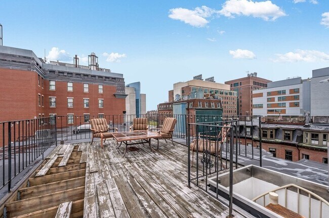 Building Photo - 102 E Brookline St