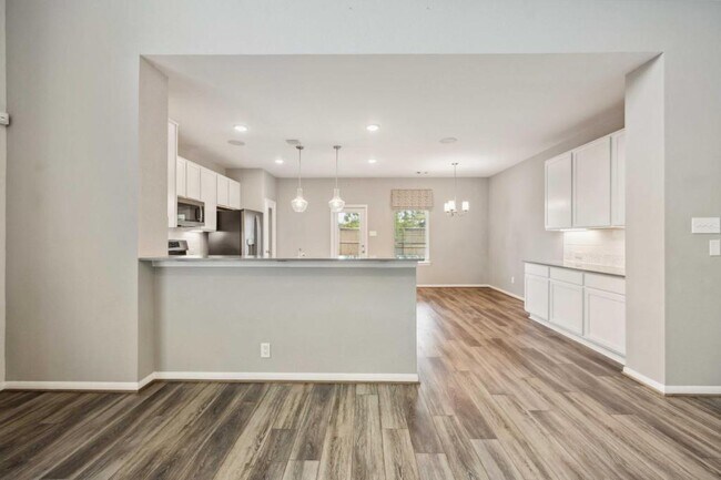 Building Photo - 15246 White Moss Dr