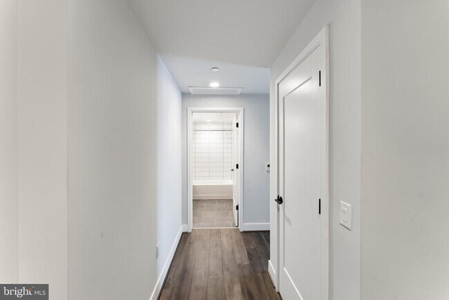 Building Photo - 1300 4th St SE