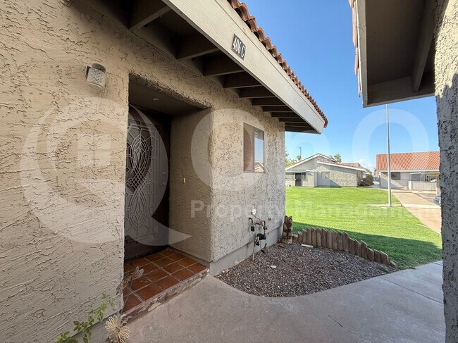 Building Photo - 406 E Linda Ln
