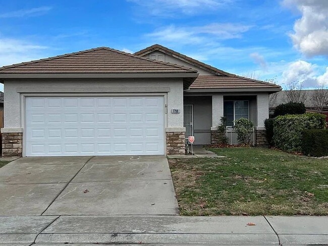 Building Photo - 3 bedroom 2 bath in Dry Creek School District.