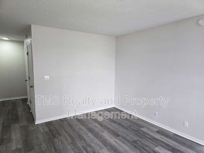 Building Photo - 1602 E Kansas City Rd