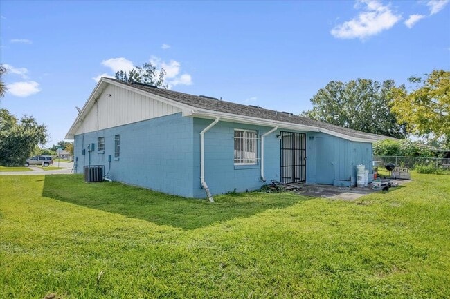 Building Photo - 1944 Dardanelle Dr