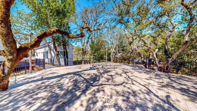 Building Photo - Large Custom Bennett Valley Home with Pool