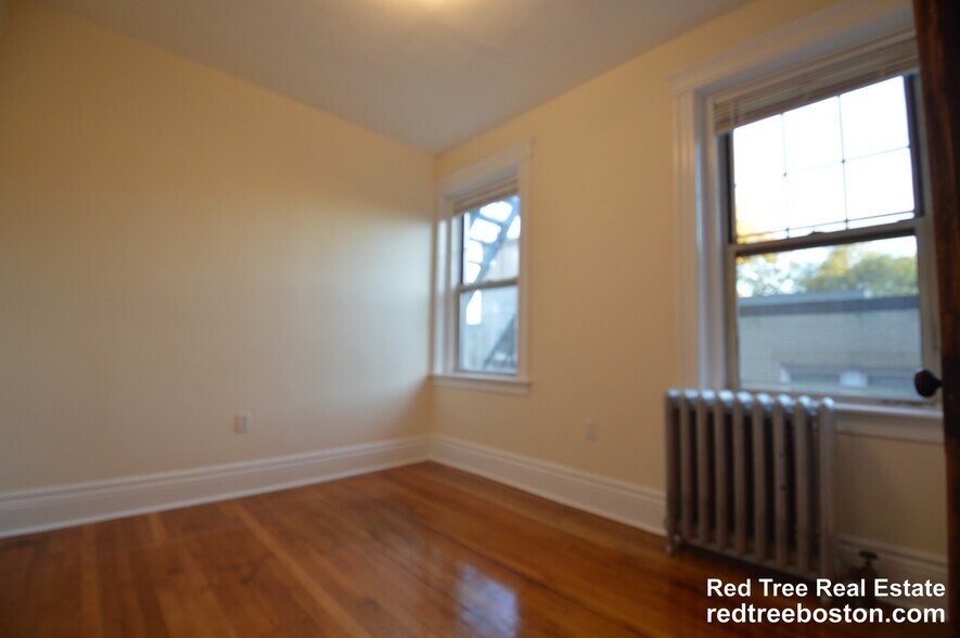 Building Photo - 31 Park Dr