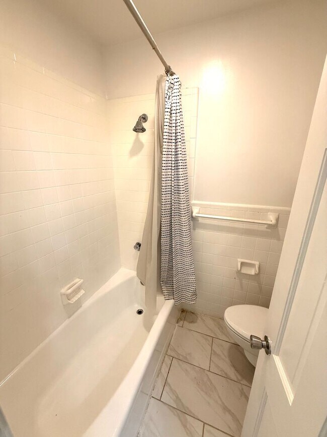 Building Photo - ** 4 Bed 2.5 Bath Located in Ridgefield** Call 334-366-9198 to schedule a self tour