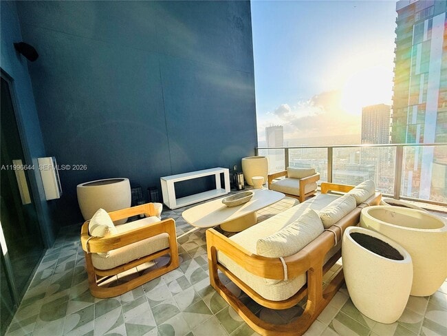 Building Photo - 121 NE 5th St