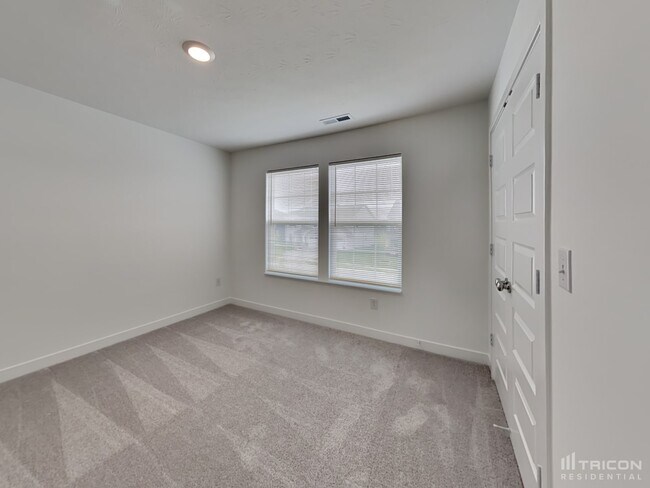 Building Photo - 4928 W Morenci Court New Palestine IN