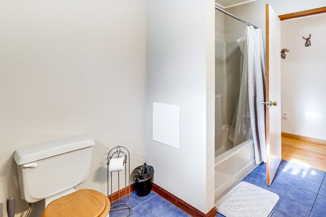 Building Photo - 353 Cherry Lane Rd