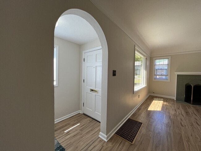 Building Photo - Bright and Welcoming Home with Modern Kitchen, Expansive Backyard & Flexible Living Space