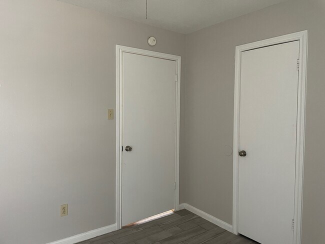 Building Photo - 10426 Sagebluff Dr