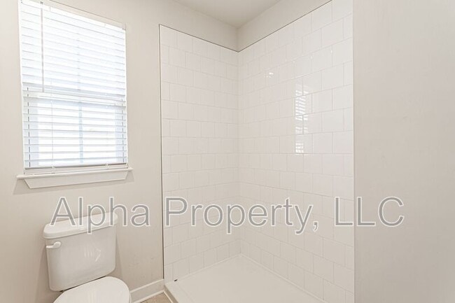 Building Photo - 300 Huntingdale Pl