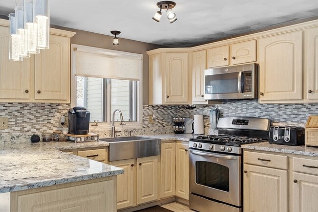 Building Photo - 4001 Pouliot Pl