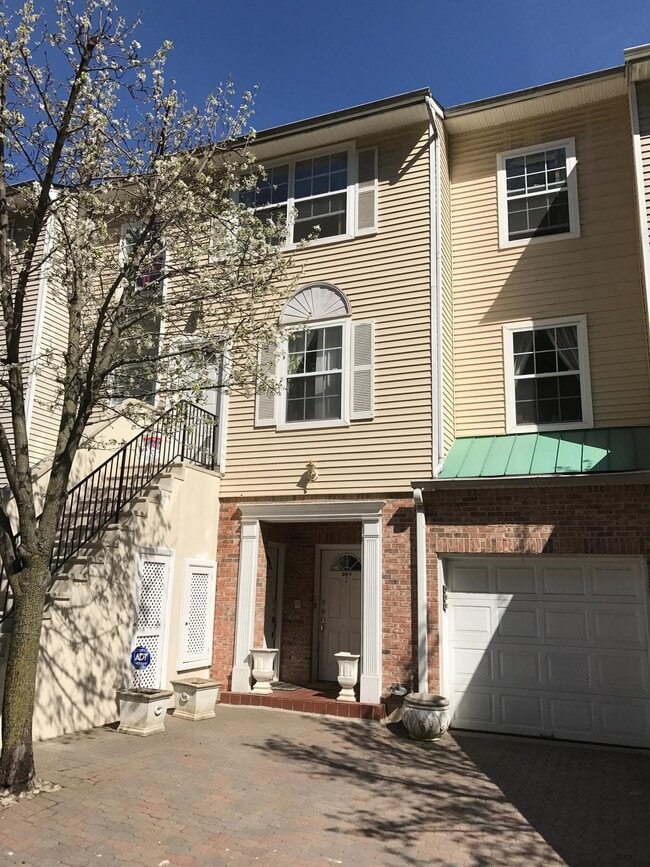 Building Photo - 24 Bergen Ridge Rd