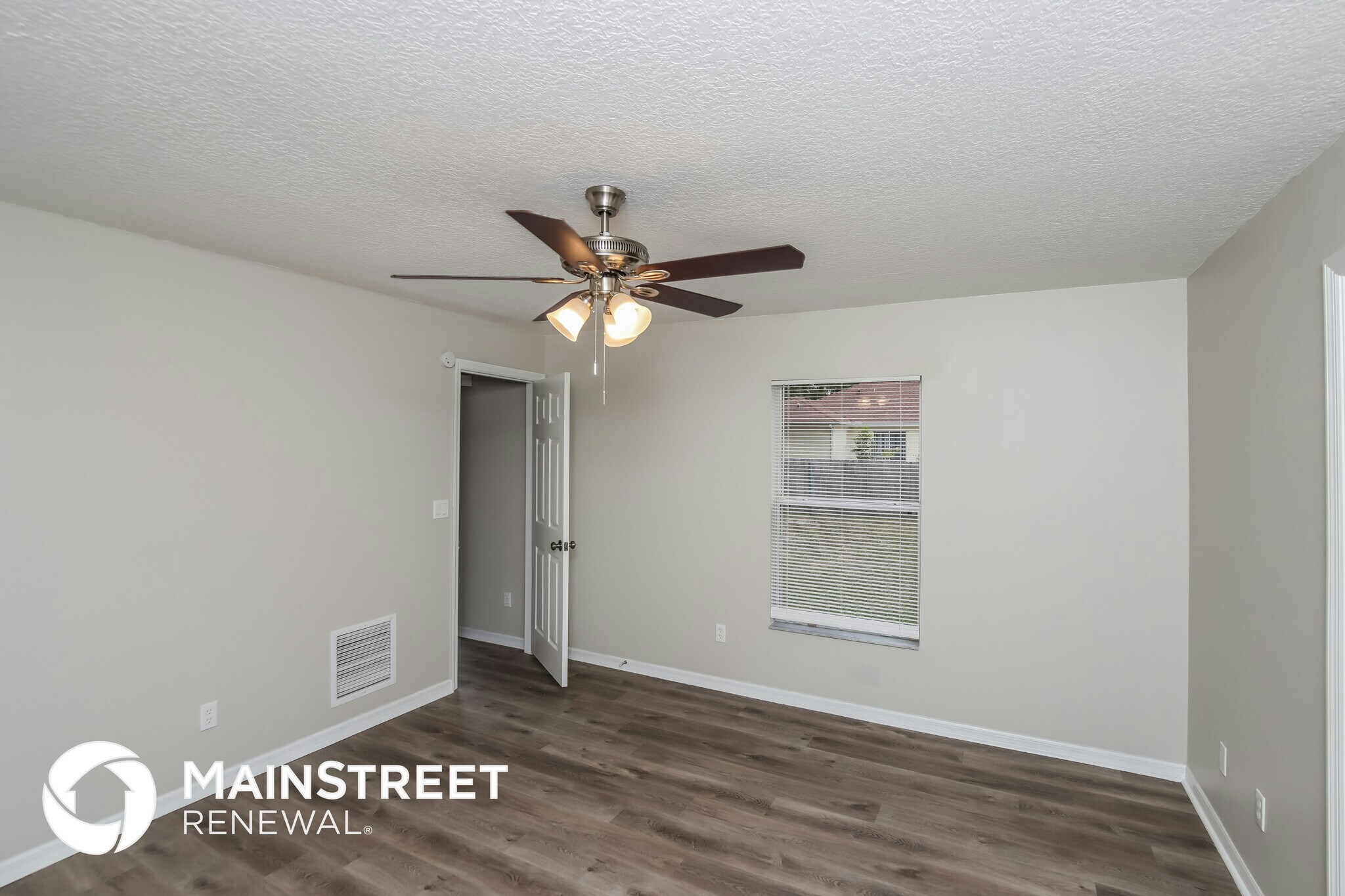 Building Photo - 1306 Alcazar St SE