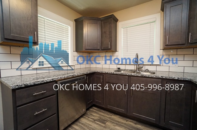 Building Photo - Updated 2 Bed Near I-44!