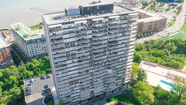 Primary Photo - 6050 Boulevard E