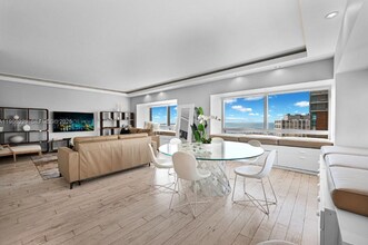 Building Photo - 1435 Brickell Ave