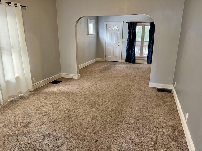 Building Photo - 212 E Hudson St