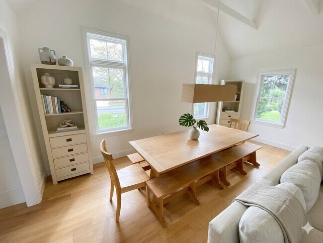 Building Photo - 35 Cove Dr