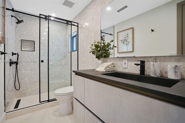 Building Photo - 3343 NE 166th St