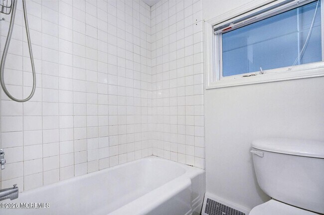 Building Photo - 59 Lakewood Rd