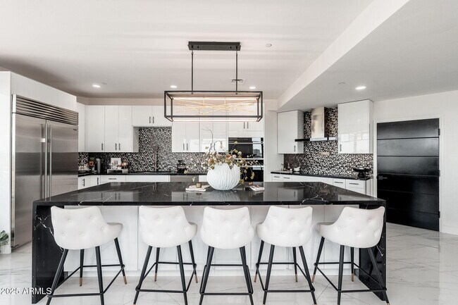 Building Photo - 1040 E Osborn Rd