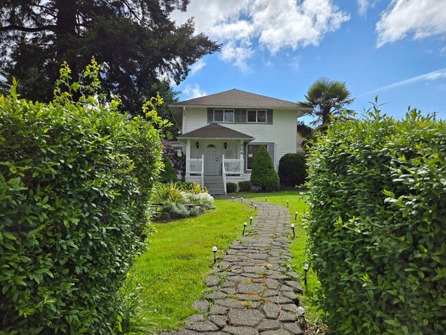 Building Photo - Montesano Historic Home for Rent