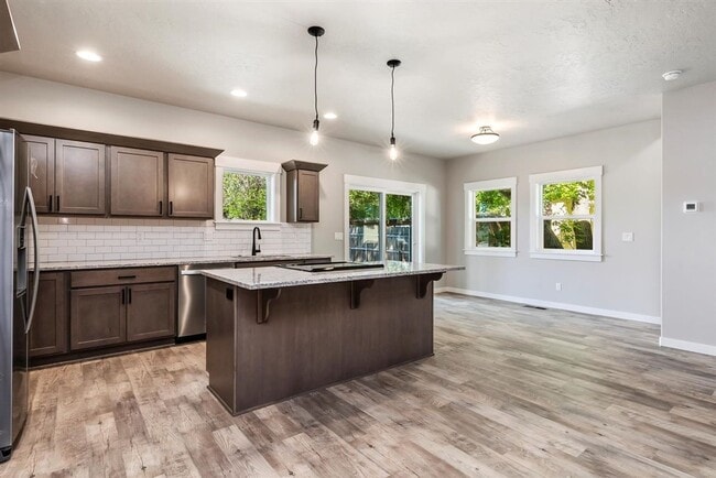 Building Photo - ? MOVE IN SPECIAL! ? $99.00 1st month rent...