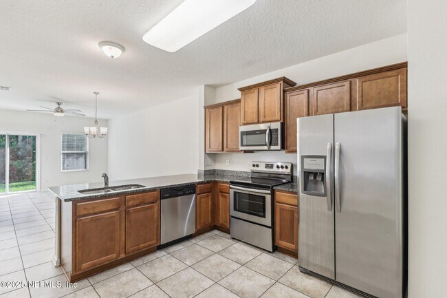 Building Photo - 750 Servia Dr