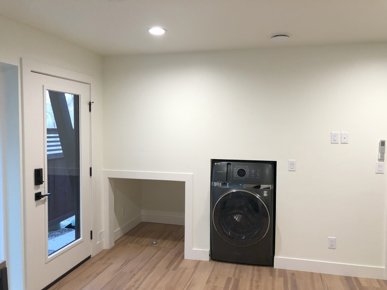 Building Photo - 219 Rosemary Ln