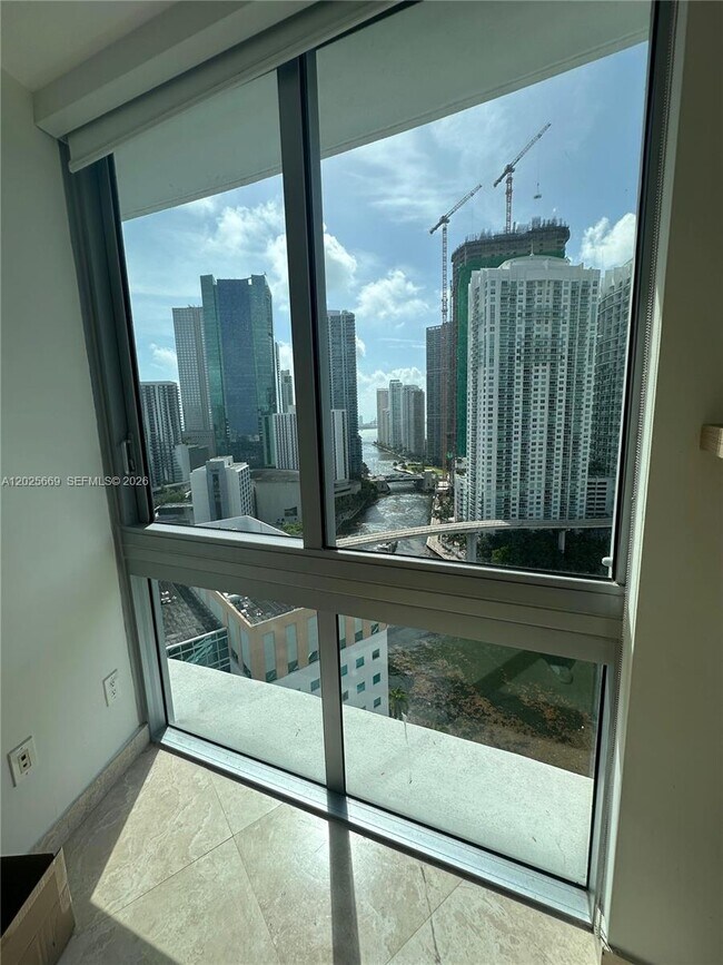 Building Photo - 350 S Miami Ave