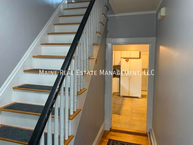 Building Photo - 13 6th St
