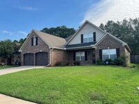 Building Photo - Beautiful 4 Bed 3 Bath Home Available!