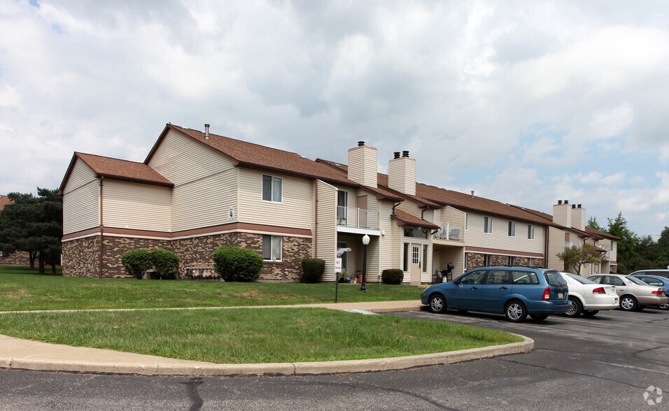 Pine Tree Village Apartments 2861 MercerWest Middlesex Rd West