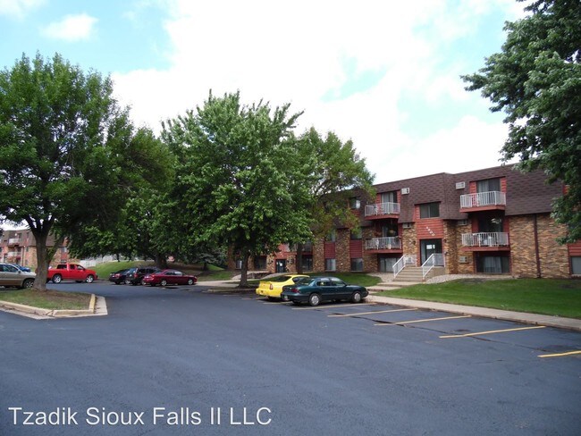 Building Photo - 2 br, 1 bath Apartment - 1900 W 6th St.