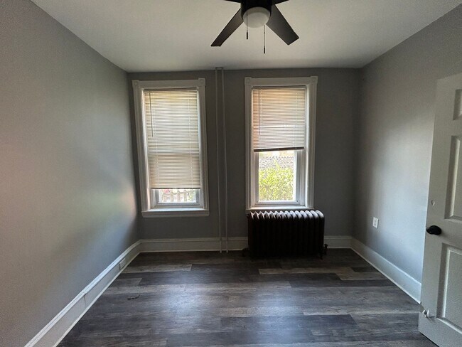 Building Photo - 5527 Ridge Ave