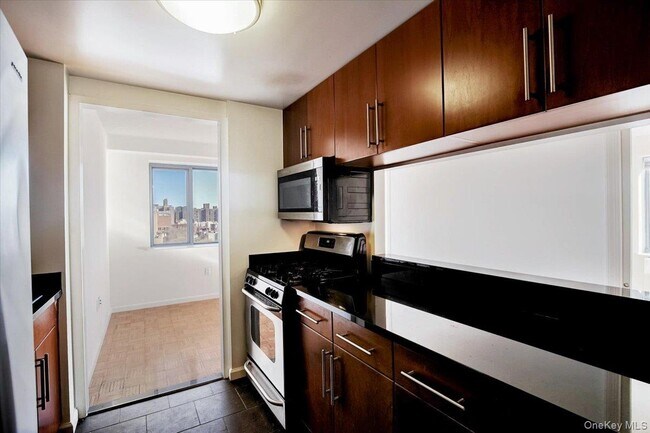 Building Photo - 300 W 135th St