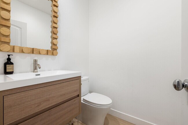 Building Photo - 51726 Via Santero