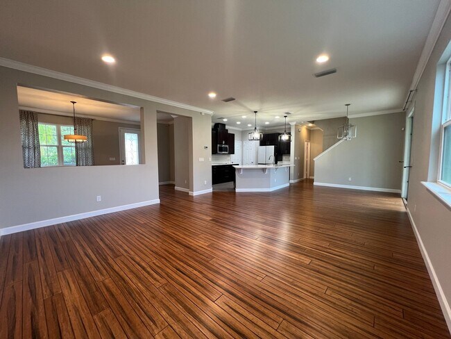 Building Photo - BEAUTIFUL 3-bedroom, 3-bathroom home in Gr...