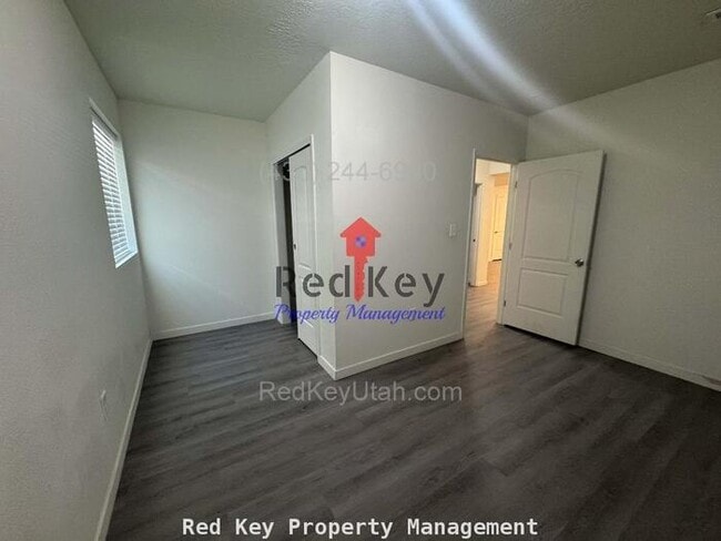Building Photo - Broxburn Way Duplex