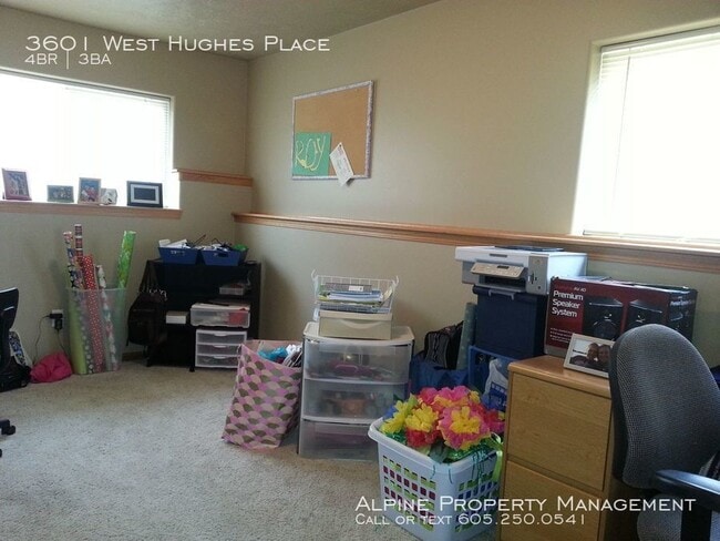 Building Photo - 4 Bed/3 Bath Twinhome For Rent!!