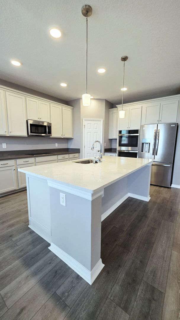 Building Photo - Executive 4BR / 3.5BA Home | Loft • Office...