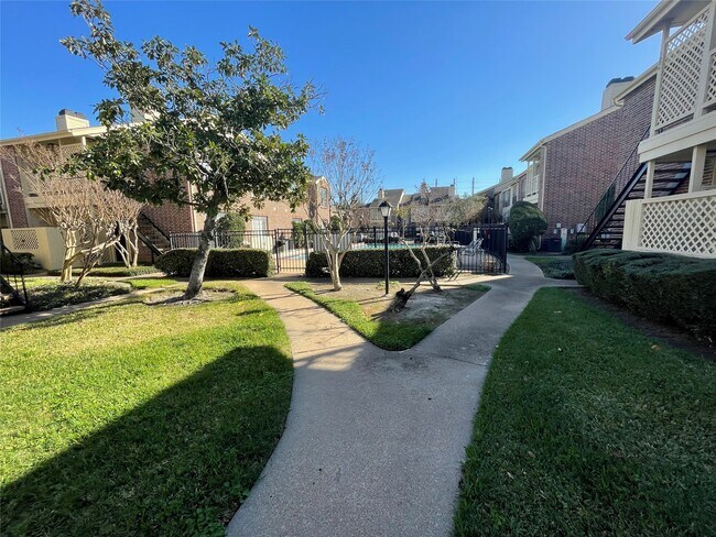 Building Photo - 2121 El Paseo St