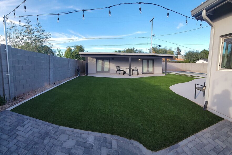 Building Photo - 1510 E Whitton Ave