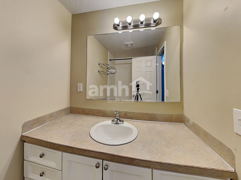 Building Photo - 120 S 1660 W