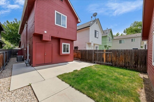 Building Photo - Boise Living at Its Best, A Stylish 3 Bed Home Near BSU, Downtown & the Greenbelt!