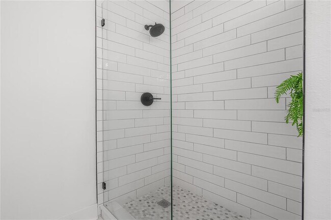 Building Photo - 408 E Amelia Ave